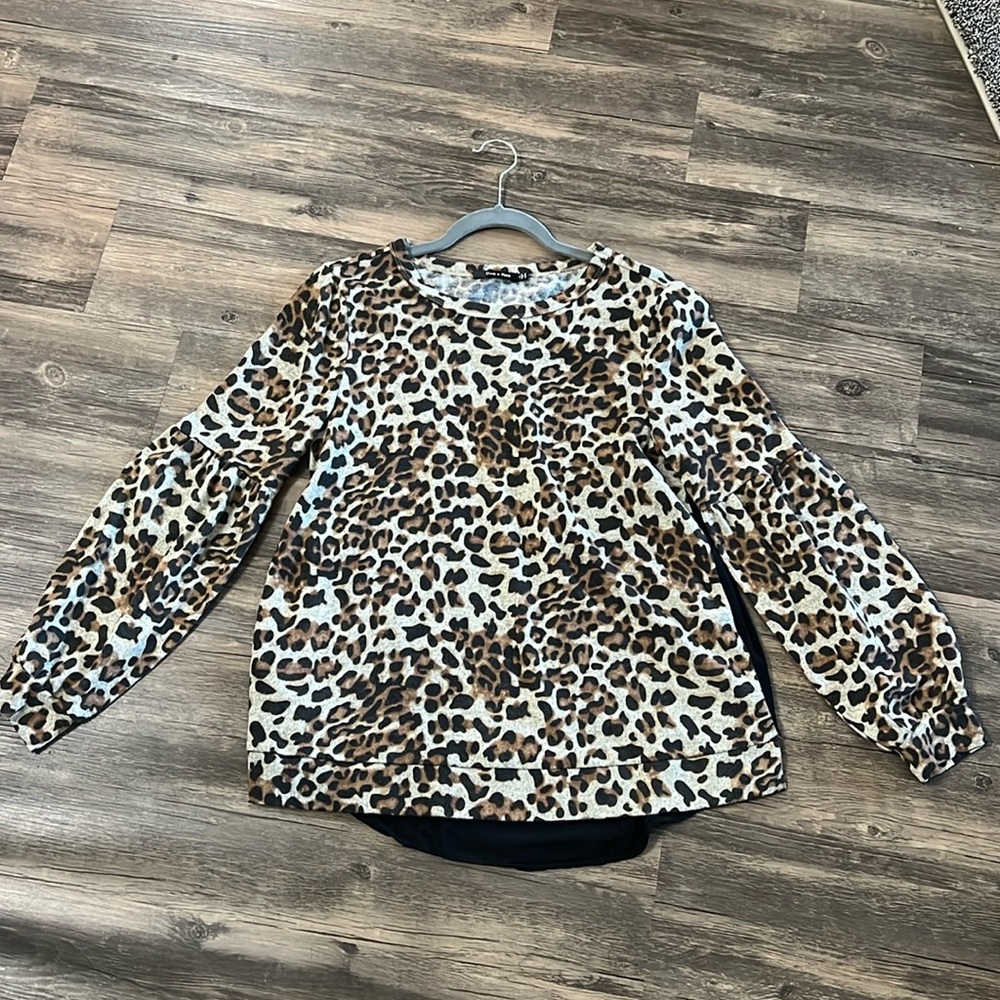 Doe & Rae Leopard Blouse EUC Small